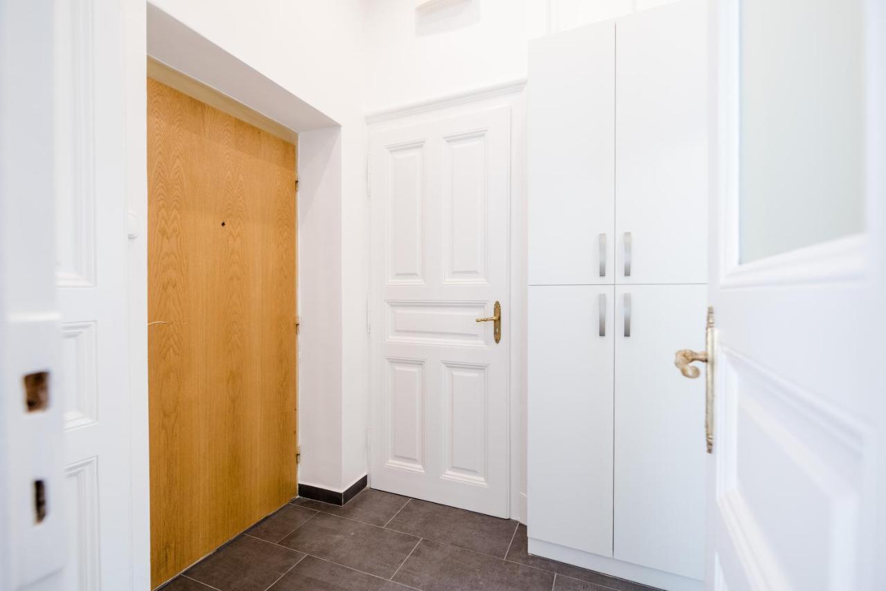 Rainbow Dream Apartment Budapest Bagian luar foto